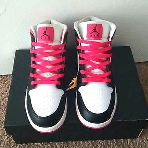 Jordan 1 , Mid (Very Berry) Big Boy Size 6Y = 7.5  in Women ( 2021)